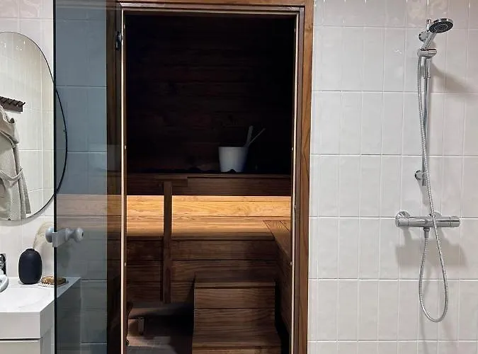 With Sauna & Jacuzzi & Cold Water Tub Huoneisto